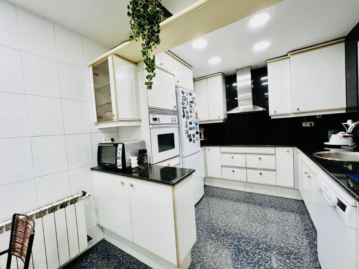 Your Second Home In Barcelona With Private Room And Private Bathroom Close To Montjuic, Pl Espana, La Rambla, Ferry Port Eksteriør billede